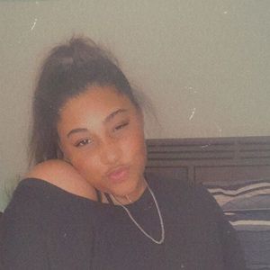 Meet your Posher, Nia